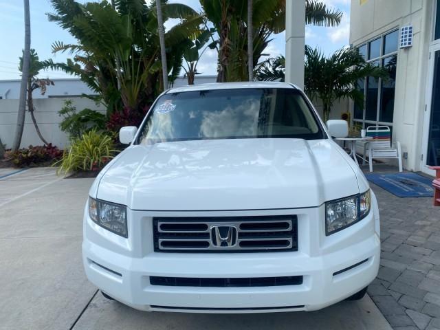 2008 Taffeta White /Beige Honda Ridgeline RTS 4WD LOW MILES 73,653 1 OWNER (2HJYK16428H) with an 3.5L SOHC MPFI 24-Valve VTEC V6 Engine engine, Automatic transmission, located at 4701 North Dixie Hwy, Pompano Beach, FL, 33064, (954) 422-2889, 26.240938, -80.123474 - OUR WEBPAGE FLORIDACARS1.COM HAS OVER 100 PHOTOS AND FREE CARFAX LINK 2008 Honda Ridgeline RTS 1 OWNER Crew Pickup 3.5L V6 F SOHC 24V Gasoline 21 MPG Front Wheel Drive w/ 4X4 Features 4WD/AWD ABS Brakes Air Conditioning Alloy Wheels AM/FM Stereo Automatic Transmission CD Audio Cloth Seats Cruise Con - Photo#2
