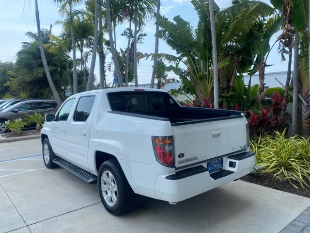 2008 Taffeta White /Beige Honda Ridgeline RTS 4WD LOW MILES 73,653 1 OWNER (2HJYK16428H) with an 3.5L SOHC MPFI 24-Valve VTEC V6 Engine engine, Automatic transmission, located at 4701 North Dixie Hwy, Pompano Beach, FL, 33064, (954) 422-2889, 26.240938, -80.123474 - OUR WEBPAGE FLORIDACARS1.COM HAS OVER 100 PHOTOS AND FREE CARFAX LINK 2008 Honda Ridgeline RTS 1 OWNER Crew Pickup 3.5L V6 F SOHC 24V Gasoline 21 MPG Front Wheel Drive w/ 4X4 Features 4WD/AWD ABS Brakes Air Conditioning Alloy Wheels AM/FM Stereo Automatic Transmission CD Audio Cloth Seats Cruise Con - Photo#5