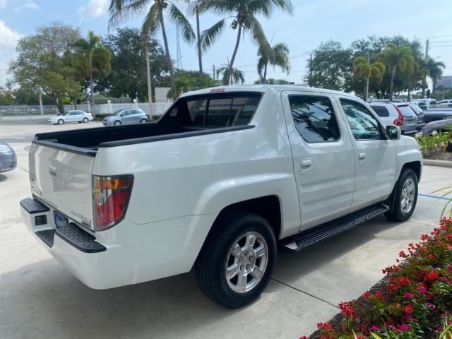 2008 Taffeta White /Beige Honda Ridgeline RTS 4WD LOW MILES 73,653 1 OWNER (2HJYK16428H) with an 3.5L SOHC MPFI 24-Valve VTEC V6 Engine engine, Automatic transmission, located at 4701 North Dixie Hwy, Pompano Beach, FL, 33064, (954) 422-2889, 26.240938, -80.123474 - OUR WEBPAGE FLORIDACARS1.COM HAS OVER 100 PHOTOS AND FREE CARFAX LINK 2008 Honda Ridgeline RTS 1 OWNER Crew Pickup 3.5L V6 F SOHC 24V Gasoline 21 MPG Front Wheel Drive w/ 4X4 Features 4WD/AWD ABS Brakes Air Conditioning Alloy Wheels AM/FM Stereo Automatic Transmission CD Audio Cloth Seats Cruise Con - Photo#7