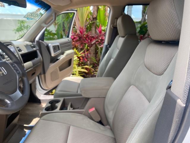 2008 Taffeta White /Beige Honda Ridgeline RTS 4WD LOW MILES 73,653 1 OWNER (2HJYK16428H) with an 3.5L SOHC MPFI 24-Valve VTEC V6 Engine engine, Automatic transmission, located at 4701 North Dixie Hwy, Pompano Beach, FL, 33064, (954) 422-2889, 26.240938, -80.123474 - OUR WEBPAGE FLORIDACARS1.COM HAS OVER 100 PHOTOS AND FREE CARFAX LINK 2008 Honda Ridgeline RTS 1 OWNER Crew Pickup 3.5L V6 F SOHC 24V Gasoline 21 MPG Front Wheel Drive w/ 4X4 Features 4WD/AWD ABS Brakes Air Conditioning Alloy Wheels AM/FM Stereo Automatic Transmission CD Audio Cloth Seats Cruise Con - Photo#10