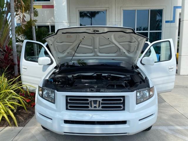 2008 Taffeta White /Beige Honda Ridgeline RTS 4WD LOW MILES 73,653 1 OWNER (2HJYK16428H) with an 3.5L SOHC MPFI 24-Valve VTEC V6 Engine engine, Automatic transmission, located at 4701 North Dixie Hwy, Pompano Beach, FL, 33064, (954) 422-2889, 26.240938, -80.123474 - OUR WEBPAGE FLORIDACARS1.COM HAS OVER 100 PHOTOS AND FREE CARFAX LINK 2008 Honda Ridgeline RTS 1 OWNER Crew Pickup 3.5L V6 F SOHC 24V Gasoline 21 MPG Front Wheel Drive w/ 4X4 Features 4WD/AWD ABS Brakes Air Conditioning Alloy Wheels AM/FM Stereo Automatic Transmission CD Audio Cloth Seats Cruise Con - Photo#17