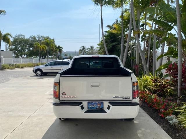 2008 Taffeta White /Beige Honda Ridgeline RTS 4WD LOW MILES 73,653 1 OWNER (2HJYK16428H) with an 3.5L SOHC MPFI 24-Valve VTEC V6 Engine engine, Automatic transmission, located at 4701 North Dixie Hwy, Pompano Beach, FL, 33064, (954) 422-2889, 26.240938, -80.123474 - OUR WEBPAGE FLORIDACARS1.COM HAS OVER 100 PHOTOS AND FREE CARFAX LINK 2008 Honda Ridgeline RTS 1 OWNER Crew Pickup 3.5L V6 F SOHC 24V Gasoline 21 MPG Front Wheel Drive w/ 4X4 Features 4WD/AWD ABS Brakes Air Conditioning Alloy Wheels AM/FM Stereo Automatic Transmission CD Audio Cloth Seats Cruise Con - Photo#34