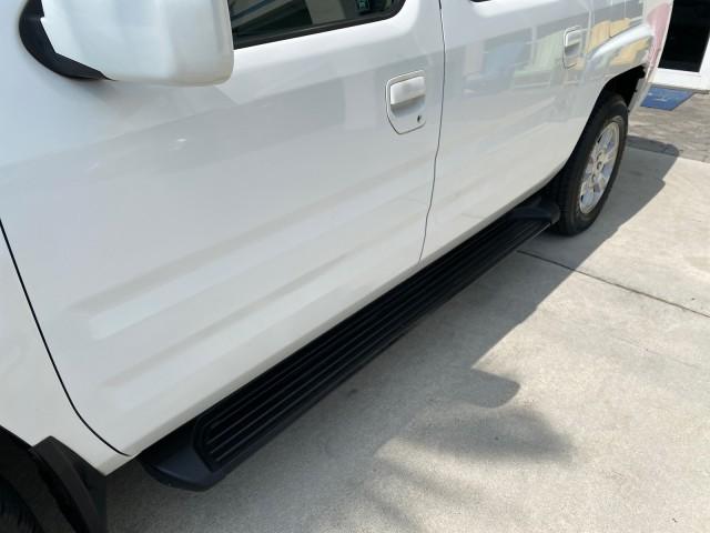 2008 Taffeta White /Beige Honda Ridgeline RTS 4WD LOW MILES 73,653 1 OWNER (2HJYK16428H) with an 3.5L SOHC MPFI 24-Valve VTEC V6 Engine engine, Automatic transmission, located at 4701 North Dixie Hwy, Pompano Beach, FL, 33064, (954) 422-2889, 26.240938, -80.123474 - OUR WEBPAGE FLORIDACARS1.COM HAS OVER 100 PHOTOS AND FREE CARFAX LINK 2008 Honda Ridgeline RTS 1 OWNER Crew Pickup 3.5L V6 F SOHC 24V Gasoline 21 MPG Front Wheel Drive w/ 4X4 Features 4WD/AWD ABS Brakes Air Conditioning Alloy Wheels AM/FM Stereo Automatic Transmission CD Audio Cloth Seats Cruise Con - Photo#41