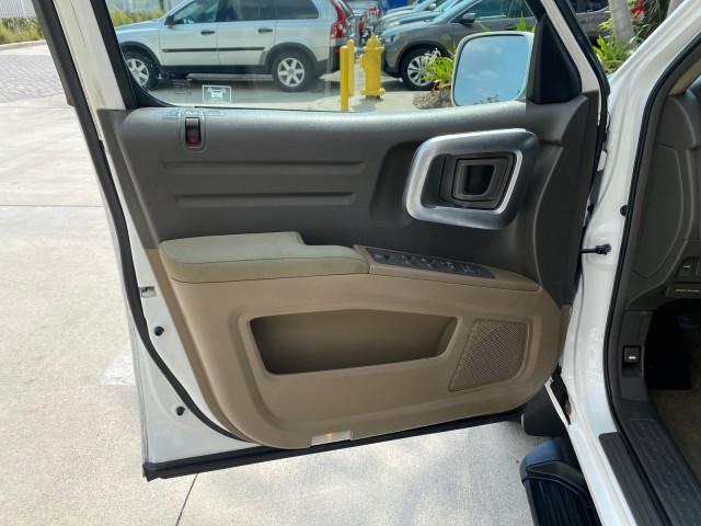 2008 Taffeta White /Beige Honda Ridgeline RTS 4WD LOW MILES 73,653 1 OWNER (2HJYK16428H) with an 3.5L SOHC MPFI 24-Valve VTEC V6 Engine engine, Automatic transmission, located at 4701 North Dixie Hwy, Pompano Beach, FL, 33064, (954) 422-2889, 26.240938, -80.123474 - OUR WEBPAGE FLORIDACARS1.COM HAS OVER 100 PHOTOS AND FREE CARFAX LINK 2008 Honda Ridgeline RTS 1 OWNER Crew Pickup 3.5L V6 F SOHC 24V Gasoline 21 MPG Front Wheel Drive w/ 4X4 Features 4WD/AWD ABS Brakes Air Conditioning Alloy Wheels AM/FM Stereo Automatic Transmission CD Audio Cloth Seats Cruise Con - Photo#42