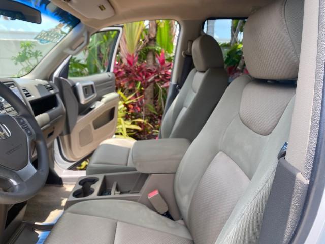 2008 Taffeta White /Beige Honda Ridgeline RTS 4WD LOW MILES 73,653 1 OWNER (2HJYK16428H) with an 3.5L SOHC MPFI 24-Valve VTEC V6 Engine engine, Automatic transmission, located at 4701 North Dixie Hwy, Pompano Beach, FL, 33064, (954) 422-2889, 26.240938, -80.123474 - OUR WEBPAGE FLORIDACARS1.COM HAS OVER 100 PHOTOS AND FREE CARFAX LINK 2008 Honda Ridgeline RTS 1 OWNER Crew Pickup 3.5L V6 F SOHC 24V Gasoline 21 MPG Front Wheel Drive w/ 4X4 Features 4WD/AWD ABS Brakes Air Conditioning Alloy Wheels AM/FM Stereo Automatic Transmission CD Audio Cloth Seats Cruise Con - Photo#43
