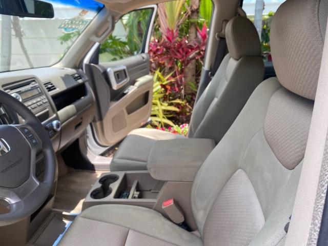 2008 Taffeta White /Beige Honda Ridgeline RTS 4WD LOW MILES 73,653 1 OWNER (2HJYK16428H) with an 3.5L SOHC MPFI 24-Valve VTEC V6 Engine engine, Automatic transmission, located at 4701 North Dixie Hwy, Pompano Beach, FL, 33064, (954) 422-2889, 26.240938, -80.123474 - OUR WEBPAGE FLORIDACARS1.COM HAS OVER 100 PHOTOS AND FREE CARFAX LINK 2008 Honda Ridgeline RTS 1 OWNER Crew Pickup 3.5L V6 F SOHC 24V Gasoline 21 MPG Front Wheel Drive w/ 4X4 Features 4WD/AWD ABS Brakes Air Conditioning Alloy Wheels AM/FM Stereo Automatic Transmission CD Audio Cloth Seats Cruise Con - Photo#45