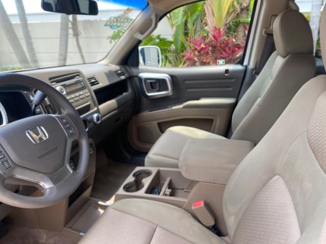 2008 Taffeta White /Beige Honda Ridgeline RTS 4WD LOW MILES 73,653 1 OWNER (2HJYK16428H) with an 3.5L SOHC MPFI 24-Valve VTEC V6 Engine engine, Automatic transmission, located at 4701 North Dixie Hwy, Pompano Beach, FL, 33064, (954) 422-2889, 26.240938, -80.123474 - OUR WEBPAGE FLORIDACARS1.COM HAS OVER 100 PHOTOS AND FREE CARFAX LINK 2008 Honda Ridgeline RTS 1 OWNER Crew Pickup 3.5L V6 F SOHC 24V Gasoline 21 MPG Front Wheel Drive w/ 4X4 Features 4WD/AWD ABS Brakes Air Conditioning Alloy Wheels AM/FM Stereo Automatic Transmission CD Audio Cloth Seats Cruise Con - Photo#46