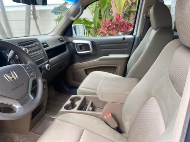 2008 Taffeta White /Beige Honda Ridgeline RTS 4WD LOW MILES 73,653 1 OWNER (2HJYK16428H) with an 3.5L SOHC MPFI 24-Valve VTEC V6 Engine engine, Automatic transmission, located at 4701 North Dixie Hwy, Pompano Beach, FL, 33064, (954) 422-2889, 26.240938, -80.123474 - OUR WEBPAGE FLORIDACARS1.COM HAS OVER 100 PHOTOS AND FREE CARFAX LINK 2008 Honda Ridgeline RTS 1 OWNER Crew Pickup 3.5L V6 F SOHC 24V Gasoline 21 MPG Front Wheel Drive w/ 4X4 Features 4WD/AWD ABS Brakes Air Conditioning Alloy Wheels AM/FM Stereo Automatic Transmission CD Audio Cloth Seats Cruise Con - Photo#47