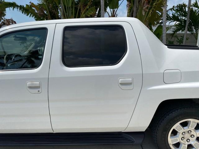 2008 Taffeta White /Beige Honda Ridgeline RTS 4WD LOW MILES 73,653 1 OWNER (2HJYK16428H) with an 3.5L SOHC MPFI 24-Valve VTEC V6 Engine engine, Automatic transmission, located at 4701 North Dixie Hwy, Pompano Beach, FL, 33064, (954) 422-2889, 26.240938, -80.123474 - OUR WEBPAGE FLORIDACARS1.COM HAS OVER 100 PHOTOS AND FREE CARFAX LINK 2008 Honda Ridgeline RTS 1 OWNER Crew Pickup 3.5L V6 F SOHC 24V Gasoline 21 MPG Front Wheel Drive w/ 4X4 Features 4WD/AWD ABS Brakes Air Conditioning Alloy Wheels AM/FM Stereo Automatic Transmission CD Audio Cloth Seats Cruise Con - Photo#72