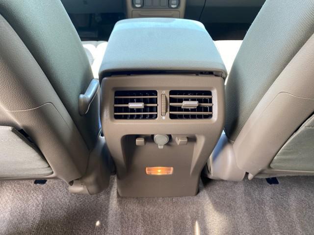 2008 Taffeta White /Beige Honda Ridgeline RTS 4WD LOW MILES 73,653 1 OWNER (2HJYK16428H) with an 3.5L SOHC MPFI 24-Valve VTEC V6 Engine engine, Automatic transmission, located at 4701 North Dixie Hwy, Pompano Beach, FL, 33064, (954) 422-2889, 26.240938, -80.123474 - OUR WEBPAGE FLORIDACARS1.COM HAS OVER 100 PHOTOS AND FREE CARFAX LINK 2008 Honda Ridgeline RTS 1 OWNER Crew Pickup 3.5L V6 F SOHC 24V Gasoline 21 MPG Front Wheel Drive w/ 4X4 Features 4WD/AWD ABS Brakes Air Conditioning Alloy Wheels AM/FM Stereo Automatic Transmission CD Audio Cloth Seats Cruise Con - Photo#80