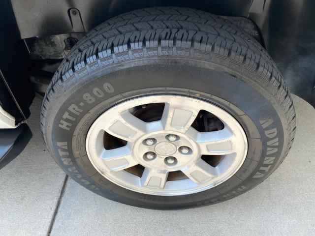 2008 Taffeta White /Beige Honda Ridgeline RTS 4WD LOW MILES 73,653 1 OWNER (2HJYK16428H) with an 3.5L SOHC MPFI 24-Valve VTEC V6 Engine engine, Automatic transmission, located at 4701 North Dixie Hwy, Pompano Beach, FL, 33064, (954) 422-2889, 26.240938, -80.123474 - OUR WEBPAGE FLORIDACARS1.COM HAS OVER 100 PHOTOS AND FREE CARFAX LINK 2008 Honda Ridgeline RTS 1 OWNER Crew Pickup 3.5L V6 F SOHC 24V Gasoline 21 MPG Front Wheel Drive w/ 4X4 Features 4WD/AWD ABS Brakes Air Conditioning Alloy Wheels AM/FM Stereo Automatic Transmission CD Audio Cloth Seats Cruise Con - Photo#83