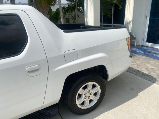 2008 Taffeta White /Beige Honda Ridgeline RTS 4WD LOW MILES 73,653 1 OWNER (2HJYK16428H) with an 3.5L SOHC MPFI 24-Valve VTEC V6 Engine engine, Automatic transmission, located at 4701 North Dixie Hwy, Pompano Beach, FL, 33064, (954) 422-2889, 26.240938, -80.123474 - OUR WEBPAGE FLORIDACARS1.COM HAS OVER 100 PHOTOS AND FREE CARFAX LINK 2008 Honda Ridgeline RTS 1 OWNER Crew Pickup 3.5L V6 F SOHC 24V Gasoline 21 MPG Front Wheel Drive w/ 4X4 Features 4WD/AWD ABS Brakes Air Conditioning Alloy Wheels AM/FM Stereo Automatic Transmission CD Audio Cloth Seats Cruise Con - Photo#87