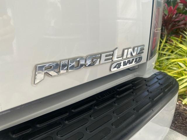 2008 Taffeta White /Beige Honda Ridgeline RTS 4WD LOW MILES 73,653 1 OWNER (2HJYK16428H) with an 3.5L SOHC MPFI 24-Valve VTEC V6 Engine engine, Automatic transmission, located at 4701 North Dixie Hwy, Pompano Beach, FL, 33064, (954) 422-2889, 26.240938, -80.123474 - OUR WEBPAGE FLORIDACARS1.COM HAS OVER 100 PHOTOS AND FREE CARFAX LINK 2008 Honda Ridgeline RTS 1 OWNER Crew Pickup 3.5L V6 F SOHC 24V Gasoline 21 MPG Front Wheel Drive w/ 4X4 Features 4WD/AWD ABS Brakes Air Conditioning Alloy Wheels AM/FM Stereo Automatic Transmission CD Audio Cloth Seats Cruise Con - Photo#98
