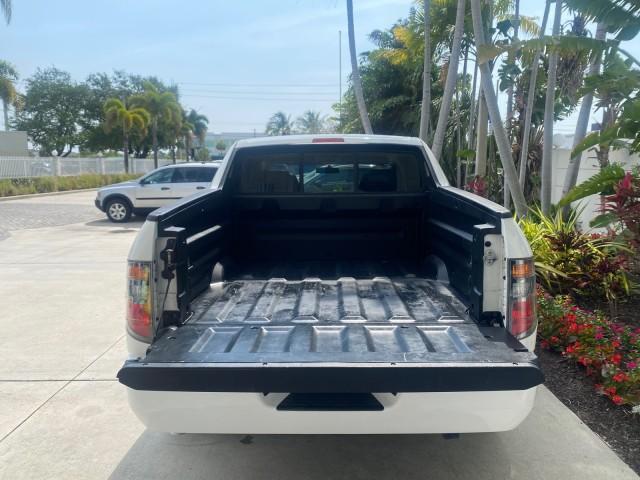 2008 Taffeta White /Beige Honda Ridgeline RTS 4WD LOW MILES 73,653 1 OWNER (2HJYK16428H) with an 3.5L SOHC MPFI 24-Valve VTEC V6 Engine engine, Automatic transmission, located at 4701 North Dixie Hwy, Pompano Beach, FL, 33064, (954) 422-2889, 26.240938, -80.123474 - OUR WEBPAGE FLORIDACARS1.COM HAS OVER 100 PHOTOS AND FREE CARFAX LINK 2008 Honda Ridgeline RTS 1 OWNER Crew Pickup 3.5L V6 F SOHC 24V Gasoline 21 MPG Front Wheel Drive w/ 4X4 Features 4WD/AWD ABS Brakes Air Conditioning Alloy Wheels AM/FM Stereo Automatic Transmission CD Audio Cloth Seats Cruise Con - Photo#98