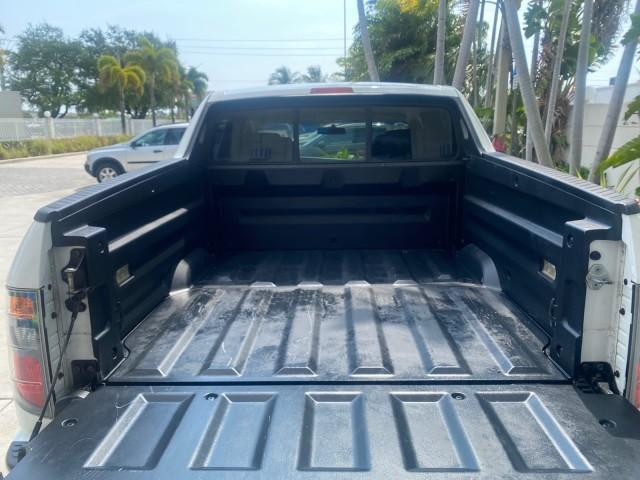 2008 Taffeta White /Beige Honda Ridgeline RTS 4WD LOW MILES 73,653 1 OWNER (2HJYK16428H) with an 3.5L SOHC MPFI 24-Valve VTEC V6 Engine engine, Automatic transmission, located at 4701 North Dixie Hwy, Pompano Beach, FL, 33064, (954) 422-2889, 26.240938, -80.123474 - OUR WEBPAGE FLORIDACARS1.COM HAS OVER 100 PHOTOS AND FREE CARFAX LINK 2008 Honda Ridgeline RTS 1 OWNER Crew Pickup 3.5L V6 F SOHC 24V Gasoline 21 MPG Front Wheel Drive w/ 4X4 Features 4WD/AWD ABS Brakes Air Conditioning Alloy Wheels AM/FM Stereo Automatic Transmission CD Audio Cloth Seats Cruise Con - Photo#99