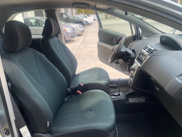 2008 Silver Streak Mica /Dark Charcoal Toyota Yaris AUTO AC LOW MILES 32,410 1 OWNER FL (JTDJT903X85) with an 1.5L DOHC SFI 16-Valve VVT-i 4-Cyl Engine engine, Automatic transmission, located at 4701 North Dixie Hwy, Pompano Beach, FL, 33064, (954) 422-2889, 26.240938, -80.123474 - OUR WEBPAGE FLORIDACARS1.COM HAS OVER 100 PHOTOS AND FREE CARFAX LINK 2008 Toyota Yaris S 1 OWNER Hatchback 2 DR 1.5L I4 F DOHC 16V Gasoline 40 MPG Front Wheel Drive Features ABS Brakes Air Conditioning AM/FM Stereo Automatic Transmission Auxiliary Audio Input CD Audio Cloth Seats Overhead Airbags P - Photo#12