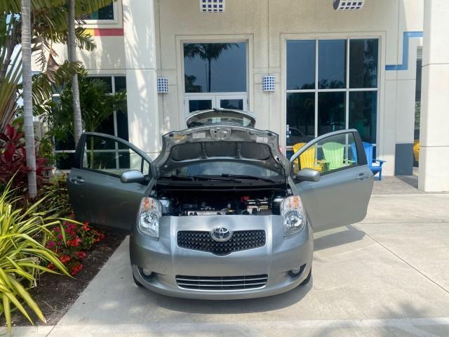 2008 Silver Streak Mica /Dark Charcoal Toyota Yaris AUTO AC LOW MILES 32,410 1 OWNER FL (JTDJT903X85) with an 1.5L DOHC SFI 16-Valve VVT-i 4-Cyl Engine engine, Automatic transmission, located at 4701 North Dixie Hwy, Pompano Beach, FL, 33064, (954) 422-2889, 26.240938, -80.123474 - OUR WEBPAGE FLORIDACARS1.COM HAS OVER 100 PHOTOS AND FREE CARFAX LINK 2008 Toyota Yaris S 1 OWNER Hatchback 2 DR 1.5L I4 F DOHC 16V Gasoline 40 MPG Front Wheel Drive Features ABS Brakes Air Conditioning AM/FM Stereo Automatic Transmission Auxiliary Audio Input CD Audio Cloth Seats Overhead Airbags P - Photo#16