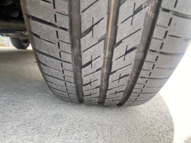 2008 Silver Streak Mica /Dark Charcoal Toyota Yaris AUTO AC LOW MILES 32,410 1 OWNER FL (JTDJT903X85) with an 1.5L DOHC SFI 16-Valve VVT-i 4-Cyl Engine engine, Automatic transmission, located at 4701 North Dixie Hwy, Pompano Beach, FL, 33064, (954) 422-2889, 26.240938, -80.123474 - OUR WEBPAGE FLORIDACARS1.COM HAS OVER 100 PHOTOS AND FREE CARFAX LINK 2008 Toyota Yaris S 1 OWNER Hatchback 2 DR 1.5L I4 F DOHC 16V Gasoline 40 MPG Front Wheel Drive Features ABS Brakes Air Conditioning AM/FM Stereo Automatic Transmission Auxiliary Audio Input CD Audio Cloth Seats Overhead Airbags P - Photo#20