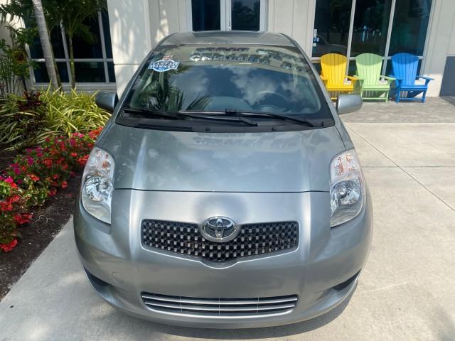 2008 Silver Streak Mica /Dark Charcoal Toyota Yaris AUTO AC LOW MILES 32,410 1 OWNER FL (JTDJT903X85) with an 1.5L DOHC SFI 16-Valve VVT-i 4-Cyl Engine engine, Automatic transmission, located at 4701 North Dixie Hwy, Pompano Beach, FL, 33064, (954) 422-2889, 26.240938, -80.123474 - OUR WEBPAGE FLORIDACARS1.COM HAS OVER 100 PHOTOS AND FREE CARFAX LINK 2008 Toyota Yaris S 1 OWNER Hatchback 2 DR 1.5L I4 F DOHC 16V Gasoline 40 MPG Front Wheel Drive Features ABS Brakes Air Conditioning AM/FM Stereo Automatic Transmission Auxiliary Audio Input CD Audio Cloth Seats Overhead Airbags P - Photo#27