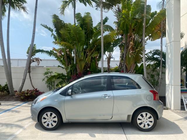 2008 Silver Streak Mica /Dark Charcoal Toyota Yaris AUTO AC LOW MILES 32,410 1 OWNER FL (JTDJT903X85) with an 1.5L DOHC SFI 16-Valve VVT-i 4-Cyl Engine engine, Automatic transmission, located at 4701 North Dixie Hwy, Pompano Beach, FL, 33064, (954) 422-2889, 26.240938, -80.123474 - OUR WEBPAGE FLORIDACARS1.COM HAS OVER 100 PHOTOS AND FREE CARFAX LINK 2008 Toyota Yaris S 1 OWNER Hatchback 2 DR 1.5L I4 F DOHC 16V Gasoline 40 MPG Front Wheel Drive Features ABS Brakes Air Conditioning AM/FM Stereo Automatic Transmission Auxiliary Audio Input CD Audio Cloth Seats Overhead Airbags P - Photo#30