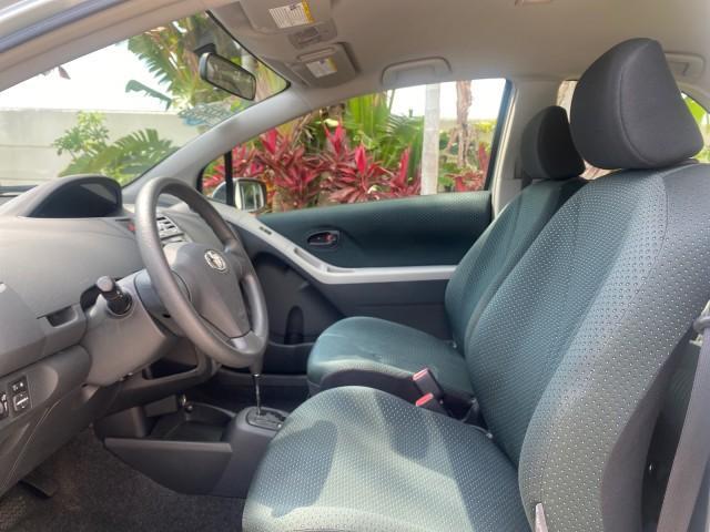 2008 Silver Streak Mica /Dark Charcoal Toyota Yaris AUTO AC LOW MILES 32,410 1 OWNER FL (JTDJT903X85) with an 1.5L DOHC SFI 16-Valve VVT-i 4-Cyl Engine engine, Automatic transmission, located at 4701 North Dixie Hwy, Pompano Beach, FL, 33064, (954) 422-2889, 26.240938, -80.123474 - OUR WEBPAGE FLORIDACARS1.COM HAS OVER 100 PHOTOS AND FREE CARFAX LINK 2008 Toyota Yaris S 1 OWNER Hatchback 2 DR 1.5L I4 F DOHC 16V Gasoline 40 MPG Front Wheel Drive Features ABS Brakes Air Conditioning AM/FM Stereo Automatic Transmission Auxiliary Audio Input CD Audio Cloth Seats Overhead Airbags P - Photo#44