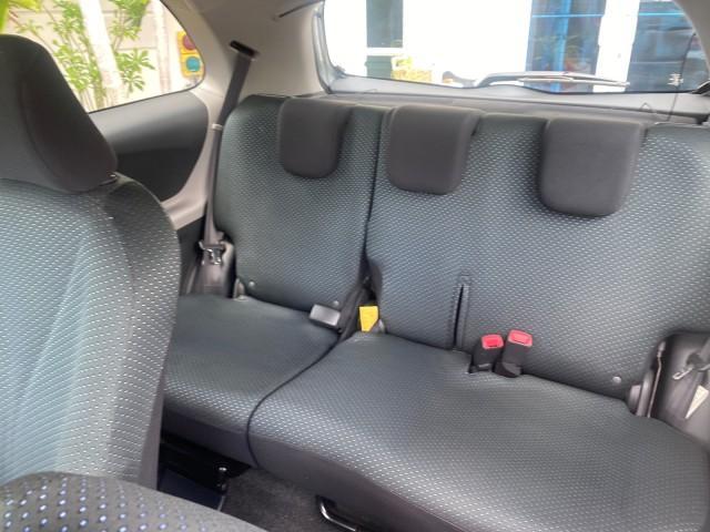 2008 Silver Streak Mica /Dark Charcoal Toyota Yaris AUTO AC LOW MILES 32,410 1 OWNER FL (JTDJT903X85) with an 1.5L DOHC SFI 16-Valve VVT-i 4-Cyl Engine engine, Automatic transmission, located at 4701 North Dixie Hwy, Pompano Beach, FL, 33064, (954) 422-2889, 26.240938, -80.123474 - OUR WEBPAGE FLORIDACARS1.COM HAS OVER 100 PHOTOS AND FREE CARFAX LINK 2008 Toyota Yaris S 1 OWNER Hatchback 2 DR 1.5L I4 F DOHC 16V Gasoline 40 MPG Front Wheel Drive Features ABS Brakes Air Conditioning AM/FM Stereo Automatic Transmission Auxiliary Audio Input CD Audio Cloth Seats Overhead Airbags P - Photo#79