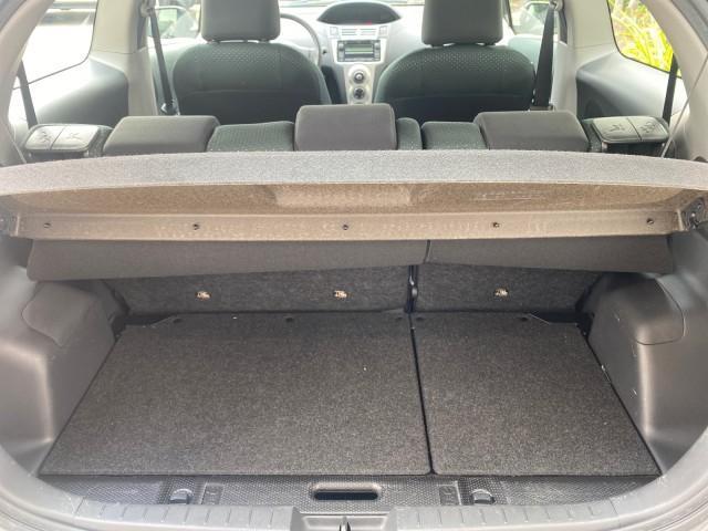 2008 Silver Streak Mica /Dark Charcoal Toyota Yaris AUTO AC LOW MILES 32,410 1 OWNER FL (JTDJT903X85) with an 1.5L DOHC SFI 16-Valve VVT-i 4-Cyl Engine engine, Automatic transmission, located at 4701 North Dixie Hwy, Pompano Beach, FL, 33064, (954) 422-2889, 26.240938, -80.123474 - OUR WEBPAGE FLORIDACARS1.COM HAS OVER 100 PHOTOS AND FREE CARFAX LINK 2008 Toyota Yaris S 1 OWNER Hatchback 2 DR 1.5L I4 F DOHC 16V Gasoline 40 MPG Front Wheel Drive Features ABS Brakes Air Conditioning AM/FM Stereo Automatic Transmission Auxiliary Audio Input CD Audio Cloth Seats Overhead Airbags P - Photo#96