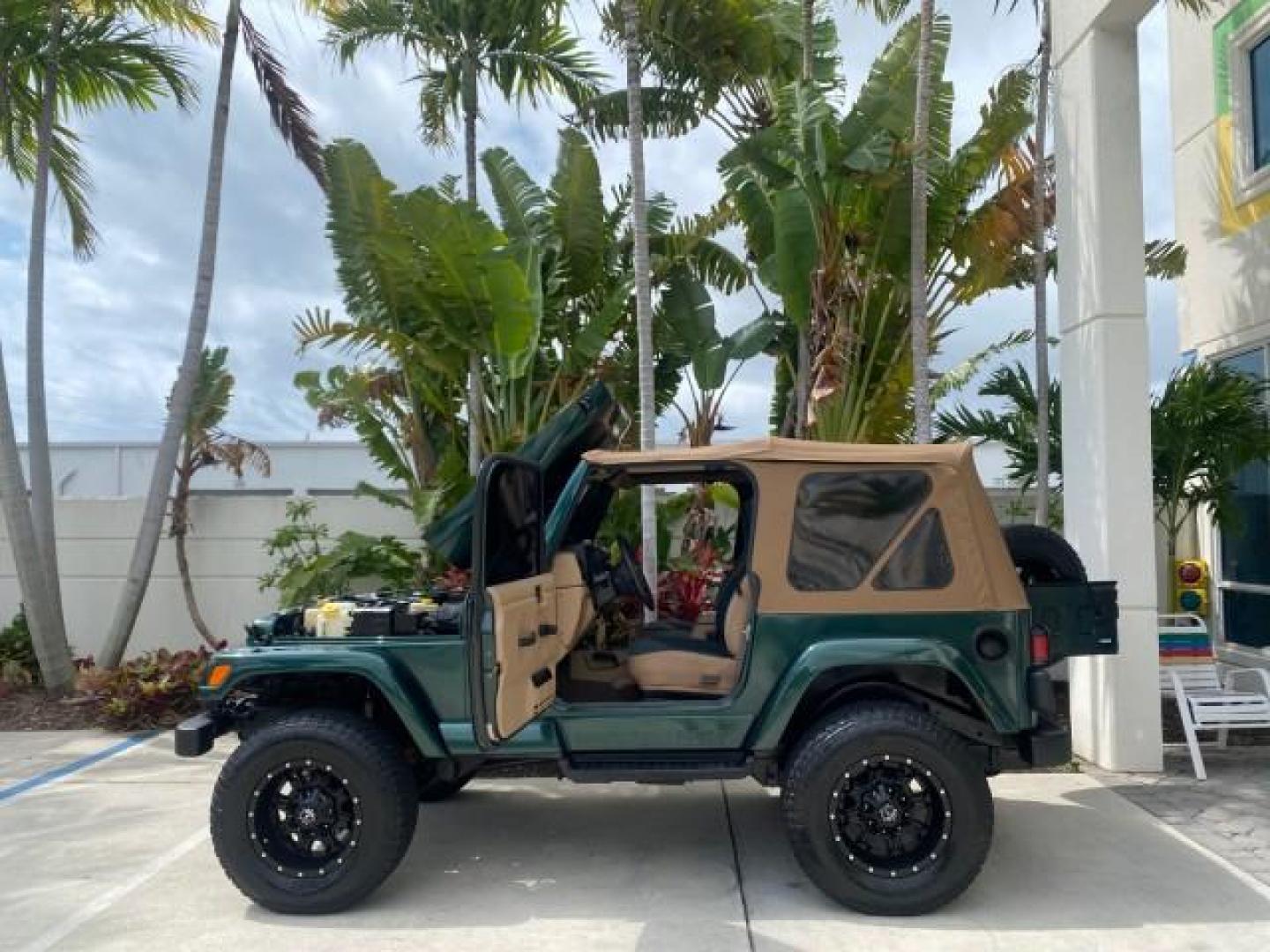 1999 Forest Green Pearl /Camel/Dark Green Jeep Wrangler Sahara AUYO AC 6 CYL LOW MILES 47,009 (1J4FY49S0XP) with an 4.0L SMPI I6 Power Tech Engine engine, Automatic transmission, located at 4701 North Dixie Hwy, Pompano Beach, FL, 33064, (954) 422-2889, 26.240938, -80.123474 - OUR WEBPAGE FLORIDACARS1.COM HAS OVER 100 PHOTOS AND FREE CARFAX LINK 1999 Jeep Wrangler Sahara Utility (Blazer, Jimmy, Scout, etc.) 4.0L I6 F Gasoline 20 MPG Rear Wheel Drive w/ 4X4 Features 4WD/AWD ABS Brakes Air Conditioning Alloy Wheels AM/FM Stereo Automatic Transmission Cassette Player CD Audi - Photo#8