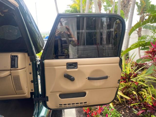 1999 Forest Green Pearl /Camel/Dark Green Jeep Wrangler Sahara AUYO AC 6 CYL LOW MILES 47,009 (1J4FY49S0XP) with an 4.0L SMPI I6 Power Tech Engine engine, Automatic transmission, located at 4701 North Dixie Hwy, Pompano Beach, FL, 33064, (954) 422-2889, 26.240938, -80.123474 - OUR WEBPAGE FLORIDACARS1.COM HAS OVER 100 PHOTOS AND FREE CARFAX LINK 1999 Jeep Wrangler Sahara Utility (Blazer, Jimmy, Scout, etc.) 4.0L I6 F Gasoline 20 MPG Rear Wheel Drive w/ 4X4 Features 4WD/AWD ABS Brakes Air Conditioning Alloy Wheels AM/FM Stereo Automatic Transmission Cassette Player CD Audi - Photo#11