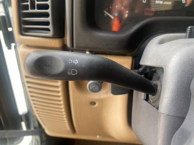 1999 Forest Green Pearl /Camel/Dark Green Jeep Wrangler Sahara AUYO AC 6 CYL LOW MILES 47,009 (1J4FY49S0XP) with an 4.0L SMPI I6 Power Tech Engine engine, Automatic transmission, located at 4701 North Dixie Hwy, Pompano Beach, FL, 33064, (954) 422-2889, 26.240938, -80.123474 - OUR WEBPAGE FLORIDACARS1.COM HAS OVER 100 PHOTOS AND FREE CARFAX LINK 1999 Jeep Wrangler Sahara Utility (Blazer, Jimmy, Scout, etc.) 4.0L I6 F Gasoline 20 MPG Rear Wheel Drive w/ 4X4 Features 4WD/AWD ABS Brakes Air Conditioning Alloy Wheels AM/FM Stereo Automatic Transmission Cassette Player CD Audi - Photo#55