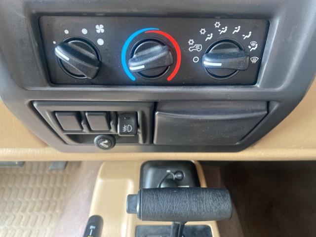 1999 Forest Green Pearl /Camel/Dark Green Jeep Wrangler Sahara AUYO AC 6 CYL LOW MILES 47,009 (1J4FY49S0XP) with an 4.0L SMPI I6 Power Tech Engine engine, Automatic transmission, located at 4701 North Dixie Hwy, Pompano Beach, FL, 33064, (954) 422-2889, 26.240938, -80.123474 - OUR WEBPAGE FLORIDACARS1.COM HAS OVER 100 PHOTOS AND FREE CARFAX LINK 1999 Jeep Wrangler Sahara Utility (Blazer, Jimmy, Scout, etc.) 4.0L I6 F Gasoline 20 MPG Rear Wheel Drive w/ 4X4 Features 4WD/AWD ABS Brakes Air Conditioning Alloy Wheels AM/FM Stereo Automatic Transmission Cassette Player CD Audi - Photo#61