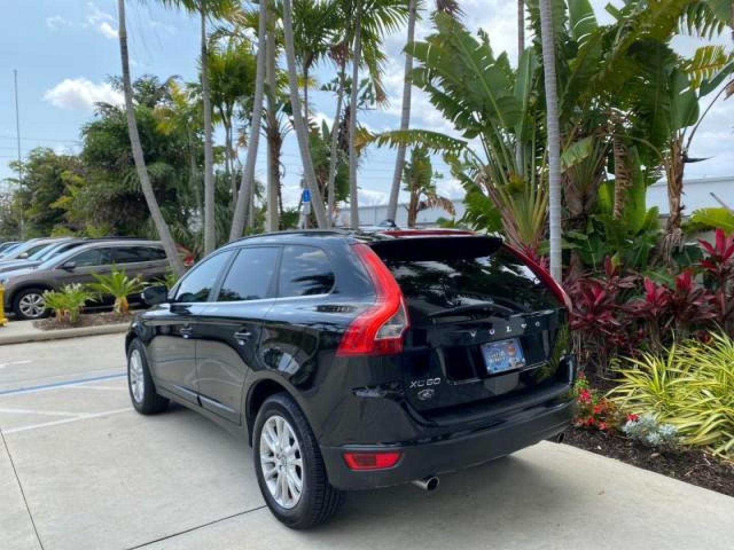 2010 Black Stone /Anthracite Black Volvo XC60 3.0T AWD SUV SUNROOF (YV4992DZXA2) with an 3.0L DOHC 24-Valve Turbocharged I6 Engine engine, Automatic transmission, located at 4701 North Dixie Hwy, Pompano Beach, FL, 33064, (954) 422-2889, 26.240938, -80.123474 - OUR WEBPAGE FLORIDACARS1.COM HAS OVER 100 PHOTOS AND FREE CARFAX LINK 2010 Volvo XC60 T6 4WD 4 Door Wagon/Sport Utility 3.0L I6 F DOHC 24V Gasoline 25 MPG All Wheel Drive Features 4WD/AWD ABS Brakes Air Conditioning Alloy Wheels AM/FM Stereo Automatic Transmission Auxiliary Audio Input Bluetooth Tec- Photo#5
