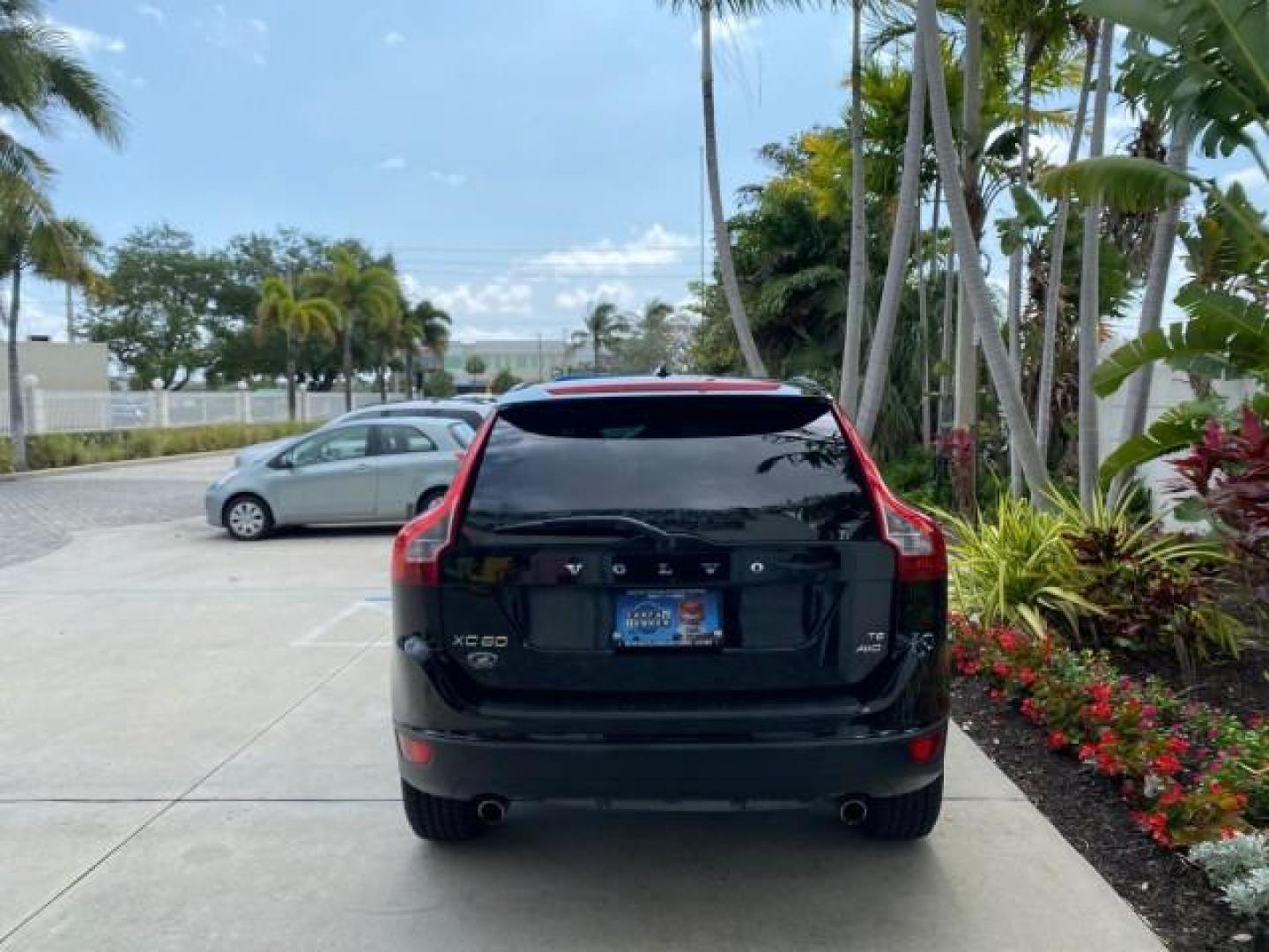 2010 Black Stone /Anthracite Black Volvo XC60 3.0T AWD SUV SUNROOF (YV4992DZXA2) with an 3.0L DOHC 24-Valve Turbocharged I6 Engine engine, Automatic transmission, located at 4701 North Dixie Hwy, Pompano Beach, FL, 33064, (954) 422-2889, 26.240938, -80.123474 - OUR WEBPAGE FLORIDACARS1.COM HAS OVER 100 PHOTOS AND FREE CARFAX LINK 2010 Volvo XC60 T6 4WD 4 Door Wagon/Sport Utility 3.0L I6 F DOHC 24V Gasoline 25 MPG All Wheel Drive Features 4WD/AWD ABS Brakes Air Conditioning Alloy Wheels AM/FM Stereo Automatic Transmission Auxiliary Audio Input Bluetooth Tec- Photo#6