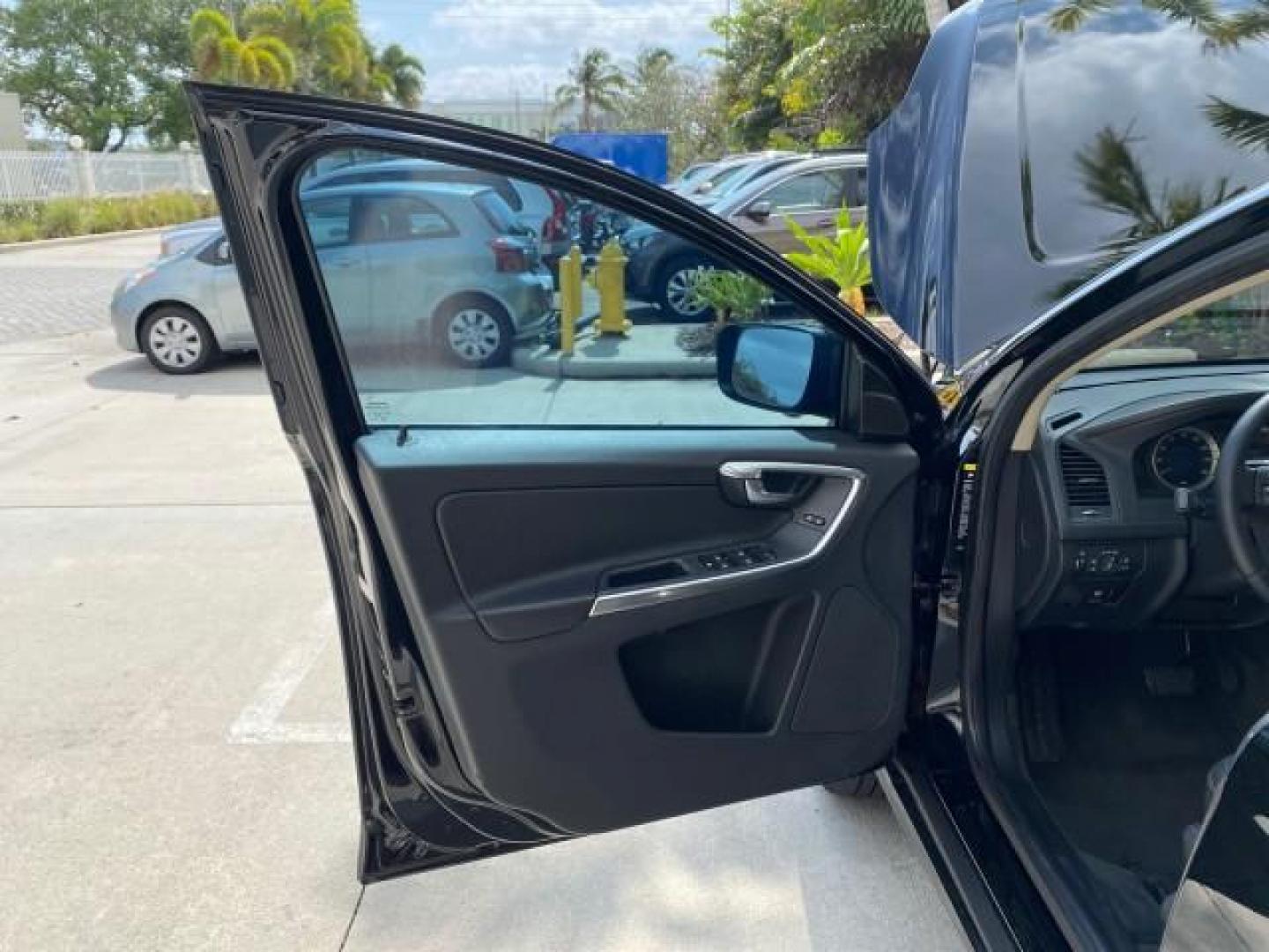 2010 Black Stone /Anthracite Black Volvo XC60 3.0T AWD SUV SUNROOF (YV4992DZXA2) with an 3.0L DOHC 24-Valve Turbocharged I6 Engine engine, Automatic transmission, located at 4701 North Dixie Hwy, Pompano Beach, FL, 33064, (954) 422-2889, 26.240938, -80.123474 - OUR WEBPAGE FLORIDACARS1.COM HAS OVER 100 PHOTOS AND FREE CARFAX LINK 2010 Volvo XC60 T6 4WD 4 Door Wagon/Sport Utility 3.0L I6 F DOHC 24V Gasoline 25 MPG All Wheel Drive Features 4WD/AWD ABS Brakes Air Conditioning Alloy Wheels AM/FM Stereo Automatic Transmission Auxiliary Audio Input Bluetooth Tec- Photo#9