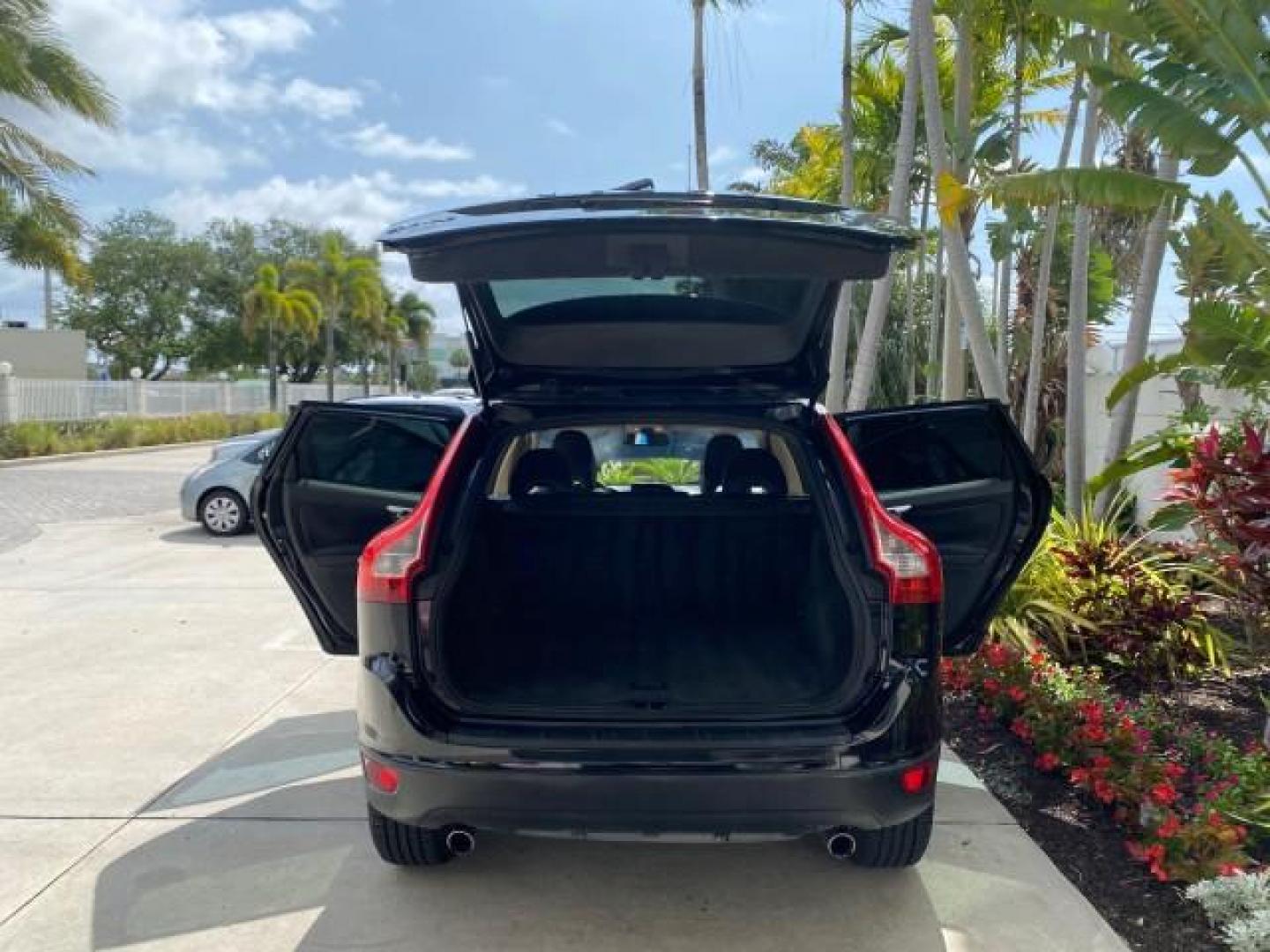 2010 Black Stone /Anthracite Black Volvo XC60 3.0T AWD SUV SUNROOF (YV4992DZXA2) with an 3.0L DOHC 24-Valve Turbocharged I6 Engine engine, Automatic transmission, located at 4701 North Dixie Hwy, Pompano Beach, FL, 33064, (954) 422-2889, 26.240938, -80.123474 - OUR WEBPAGE FLORIDACARS1.COM HAS OVER 100 PHOTOS AND FREE CARFAX LINK 2010 Volvo XC60 T6 4WD 4 Door Wagon/Sport Utility 3.0L I6 F DOHC 24V Gasoline 25 MPG All Wheel Drive Features 4WD/AWD ABS Brakes Air Conditioning Alloy Wheels AM/FM Stereo Automatic Transmission Auxiliary Audio Input Bluetooth Tec- Photo#15