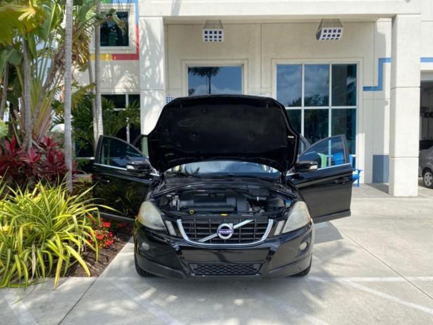 2010 Black Stone /Anthracite Black Volvo XC60 3.0T AWD SUV SUNROOF (YV4992DZXA2) with an 3.0L DOHC 24-Valve Turbocharged I6 Engine engine, Automatic transmission, located at 4701 North Dixie Hwy, Pompano Beach, FL, 33064, (954) 422-2889, 26.240938, -80.123474 - OUR WEBPAGE FLORIDACARS1.COM HAS OVER 100 PHOTOS AND FREE CARFAX LINK 2010 Volvo XC60 T6 4WD 4 Door Wagon/Sport Utility 3.0L I6 F DOHC 24V Gasoline 25 MPG All Wheel Drive Features 4WD/AWD ABS Brakes Air Conditioning Alloy Wheels AM/FM Stereo Automatic Transmission Auxiliary Audio Input Bluetooth Tec- Photo#16