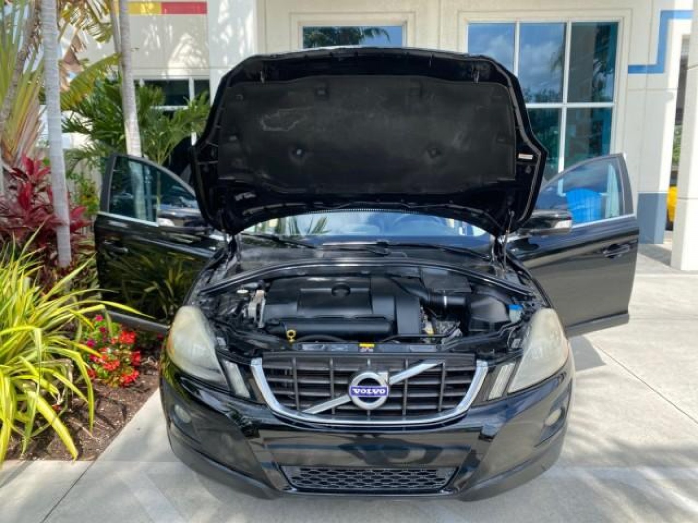 2010 Black Stone /Anthracite Black Volvo XC60 3.0T AWD SUV SUNROOF (YV4992DZXA2) with an 3.0L DOHC 24-Valve Turbocharged I6 Engine engine, Automatic transmission, located at 4701 North Dixie Hwy, Pompano Beach, FL, 33064, (954) 422-2889, 26.240938, -80.123474 - OUR WEBPAGE FLORIDACARS1.COM HAS OVER 100 PHOTOS AND FREE CARFAX LINK 2010 Volvo XC60 T6 4WD 4 Door Wagon/Sport Utility 3.0L I6 F DOHC 24V Gasoline 25 MPG All Wheel Drive Features 4WD/AWD ABS Brakes Air Conditioning Alloy Wheels AM/FM Stereo Automatic Transmission Auxiliary Audio Input Bluetooth Tec- Photo#17