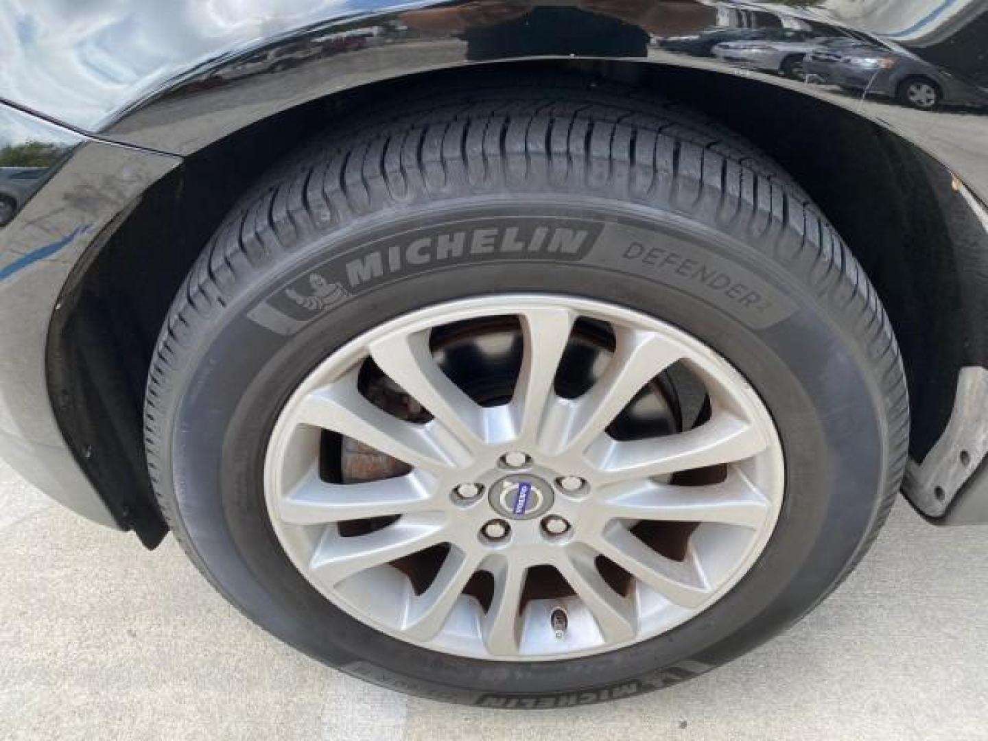 2010 Black Stone /Anthracite Black Volvo XC60 3.0T AWD SUV SUNROOF (YV4992DZXA2) with an 3.0L DOHC 24-Valve Turbocharged I6 Engine engine, Automatic transmission, located at 4701 North Dixie Hwy, Pompano Beach, FL, 33064, (954) 422-2889, 26.240938, -80.123474 - OUR WEBPAGE FLORIDACARS1.COM HAS OVER 100 PHOTOS AND FREE CARFAX LINK 2010 Volvo XC60 T6 4WD 4 Door Wagon/Sport Utility 3.0L I6 F DOHC 24V Gasoline 25 MPG All Wheel Drive Features 4WD/AWD ABS Brakes Air Conditioning Alloy Wheels AM/FM Stereo Automatic Transmission Auxiliary Audio Input Bluetooth Tec- Photo#19