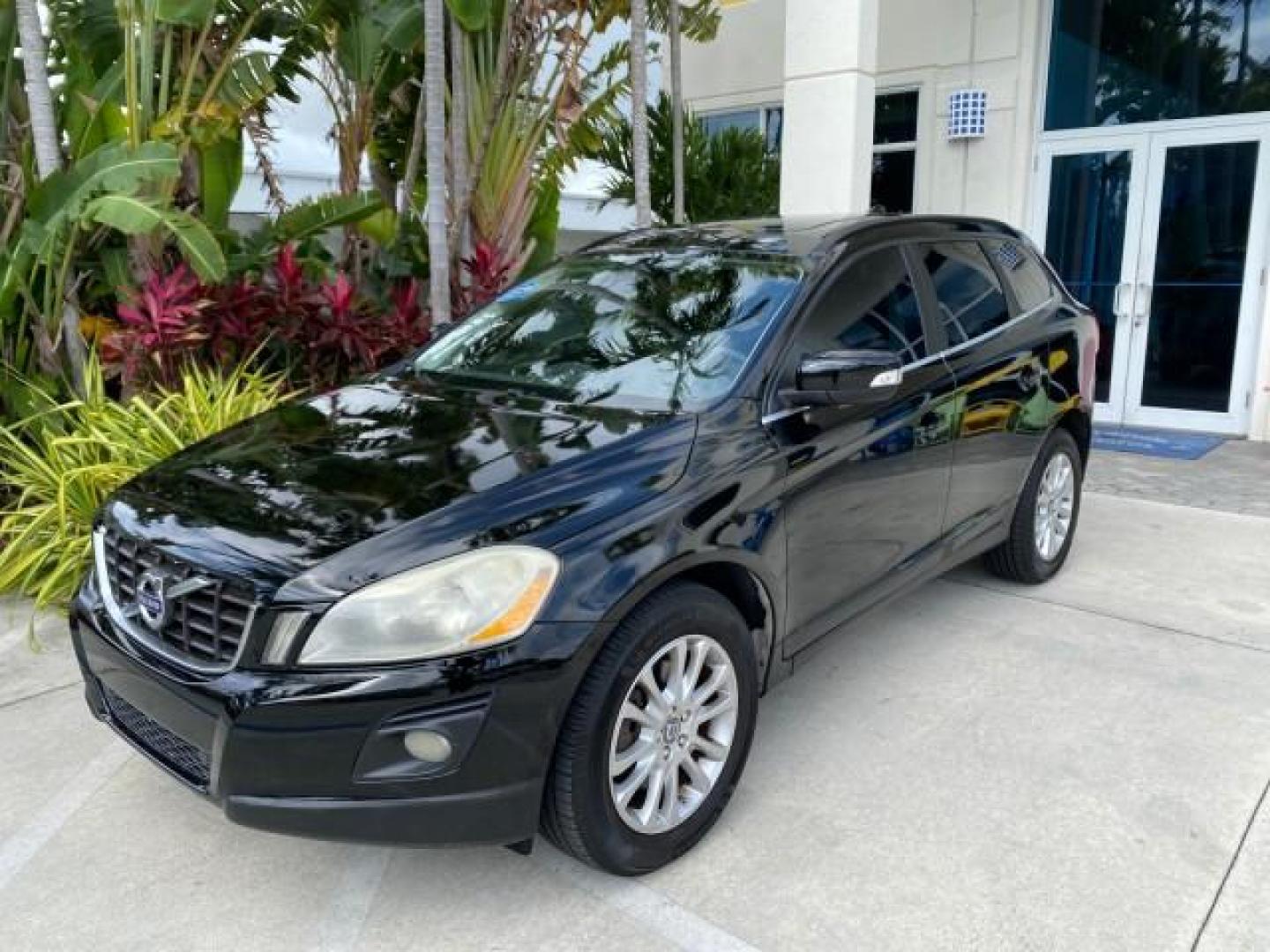 2010 Black Stone /Anthracite Black Volvo XC60 3.0T AWD SUV SUNROOF (YV4992DZXA2) with an 3.0L DOHC 24-Valve Turbocharged I6 Engine engine, Automatic transmission, located at 4701 North Dixie Hwy, Pompano Beach, FL, 33064, (954) 422-2889, 26.240938, -80.123474 - OUR WEBPAGE FLORIDACARS1.COM HAS OVER 100 PHOTOS AND FREE CARFAX LINK 2010 Volvo XC60 T6 4WD 4 Door Wagon/Sport Utility 3.0L I6 F DOHC 24V Gasoline 25 MPG All Wheel Drive Features 4WD/AWD ABS Brakes Air Conditioning Alloy Wheels AM/FM Stereo Automatic Transmission Auxiliary Audio Input Bluetooth Tec- Photo#29