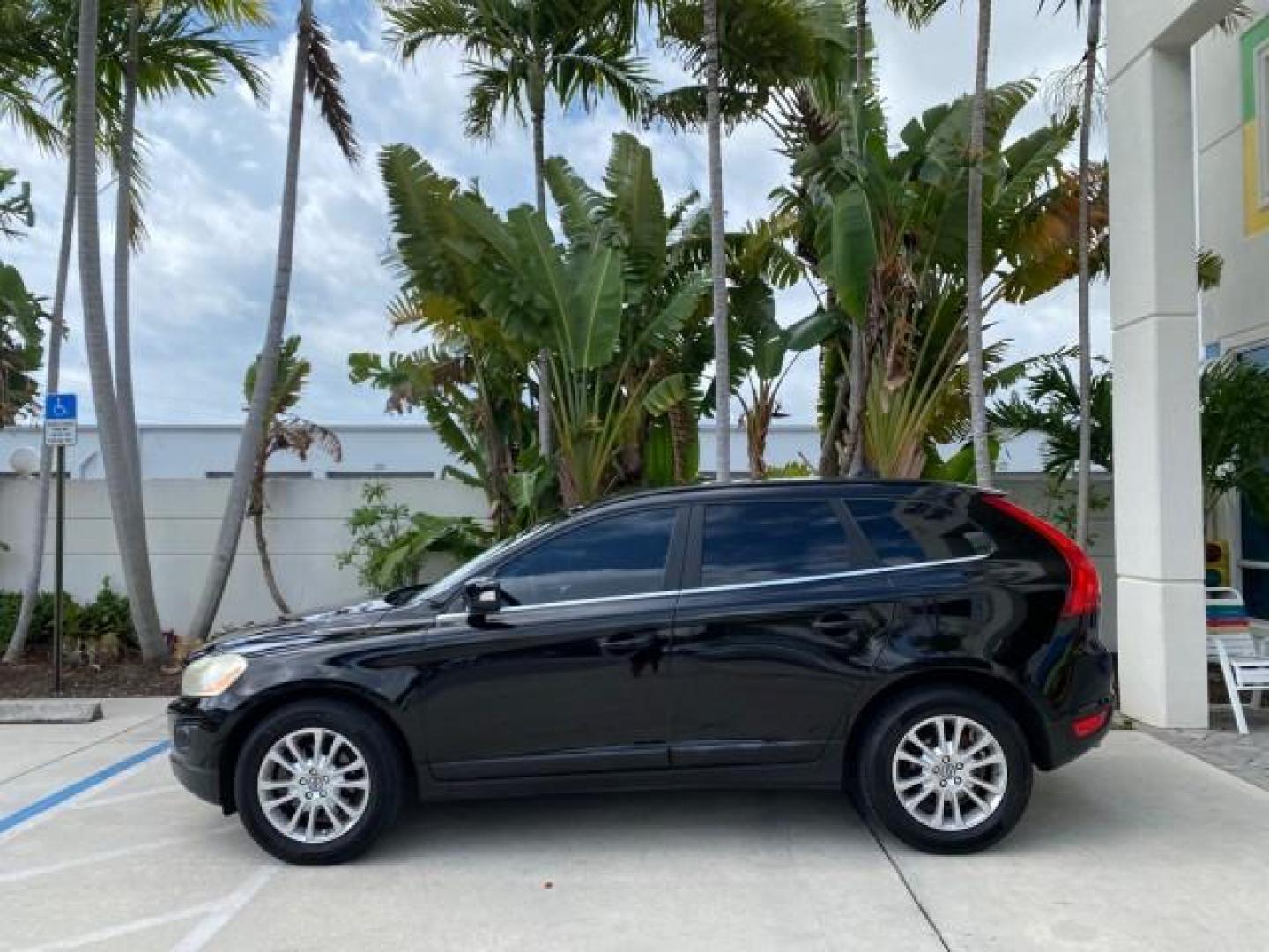 2010 Black Stone /Anthracite Black Volvo XC60 3.0T AWD SUV SUNROOF (YV4992DZXA2) with an 3.0L DOHC 24-Valve Turbocharged I6 Engine engine, Automatic transmission, located at 4701 North Dixie Hwy, Pompano Beach, FL, 33064, (954) 422-2889, 26.240938, -80.123474 - OUR WEBPAGE FLORIDACARS1.COM HAS OVER 100 PHOTOS AND FREE CARFAX LINK 2010 Volvo XC60 T6 4WD 4 Door Wagon/Sport Utility 3.0L I6 F DOHC 24V Gasoline 25 MPG All Wheel Drive Features 4WD/AWD ABS Brakes Air Conditioning Alloy Wheels AM/FM Stereo Automatic Transmission Auxiliary Audio Input Bluetooth Tec- Photo#30