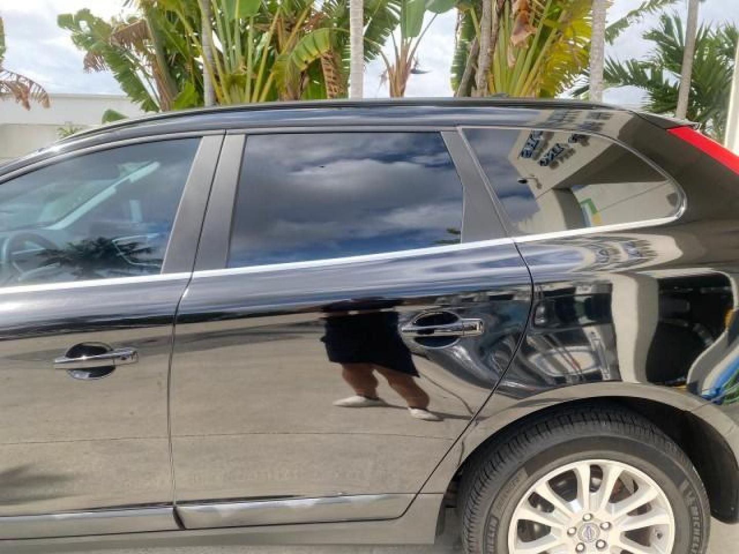 2010 Black Stone /Anthracite Black Volvo XC60 3.0T AWD SUV SUNROOF (YV4992DZXA2) with an 3.0L DOHC 24-Valve Turbocharged I6 Engine engine, Automatic transmission, located at 4701 North Dixie Hwy, Pompano Beach, FL, 33064, (954) 422-2889, 26.240938, -80.123474 - OUR WEBPAGE FLORIDACARS1.COM HAS OVER 100 PHOTOS AND FREE CARFAX LINK 2010 Volvo XC60 T6 4WD 4 Door Wagon/Sport Utility 3.0L I6 F DOHC 24V Gasoline 25 MPG All Wheel Drive Features 4WD/AWD ABS Brakes Air Conditioning Alloy Wheels AM/FM Stereo Automatic Transmission Auxiliary Audio Input Bluetooth Tec- Photo#73