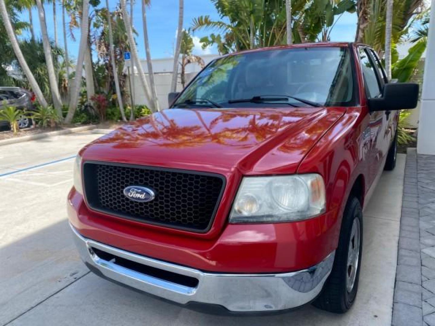 2006 Bright Red /Flint Ford F-150 XLT 4.6 V8 FL LOW MILES 72,936 (1FTRX12W76N) with an 4.6L EFI V8 Engine engine, Automatic transmission, located at 4701 North Dixie Hwy, Pompano Beach, FL, 33064, (954) 422-2889, 26.240938, -80.123474 - OUR WEBPAGE FLORIDACARS1.COM HAS OVER 100 PHOTOS AND FREE CARFAX LINK 2006 Ford F-150 XLT 4 Door Extended Cab Pickup 4.6L V8 F Gasoline 19 MPG Rear Wheel Drive Features ABS Brakes Air Conditioning AM/FM Stereo Automatic Transmission Bed Liner CD Audio Cloth Seats Cruise Control Power Locks Power Mir - Photo#3