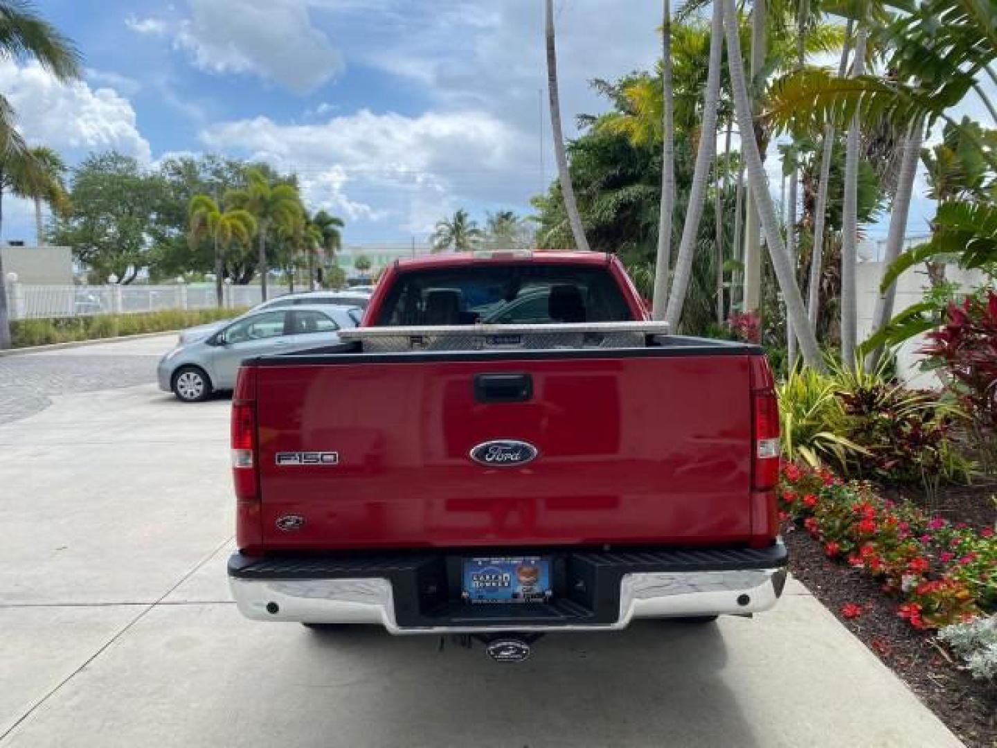 2006 Bright Red /Flint Ford F-150 XLT 4.6 V8 FL LOW MILES 72,936 (1FTRX12W76N) with an 4.6L EFI V8 Engine engine, Automatic transmission, located at 4701 North Dixie Hwy, Pompano Beach, FL, 33064, (954) 422-2889, 26.240938, -80.123474 - OUR WEBPAGE FLORIDACARS1.COM HAS OVER 100 PHOTOS AND FREE CARFAX LINK 2006 Ford F-150 XLT 4 Door Extended Cab Pickup 4.6L V8 F Gasoline 19 MPG Rear Wheel Drive Features ABS Brakes Air Conditioning AM/FM Stereo Automatic Transmission Bed Liner CD Audio Cloth Seats Cruise Control Power Locks Power Mir - Photo#7