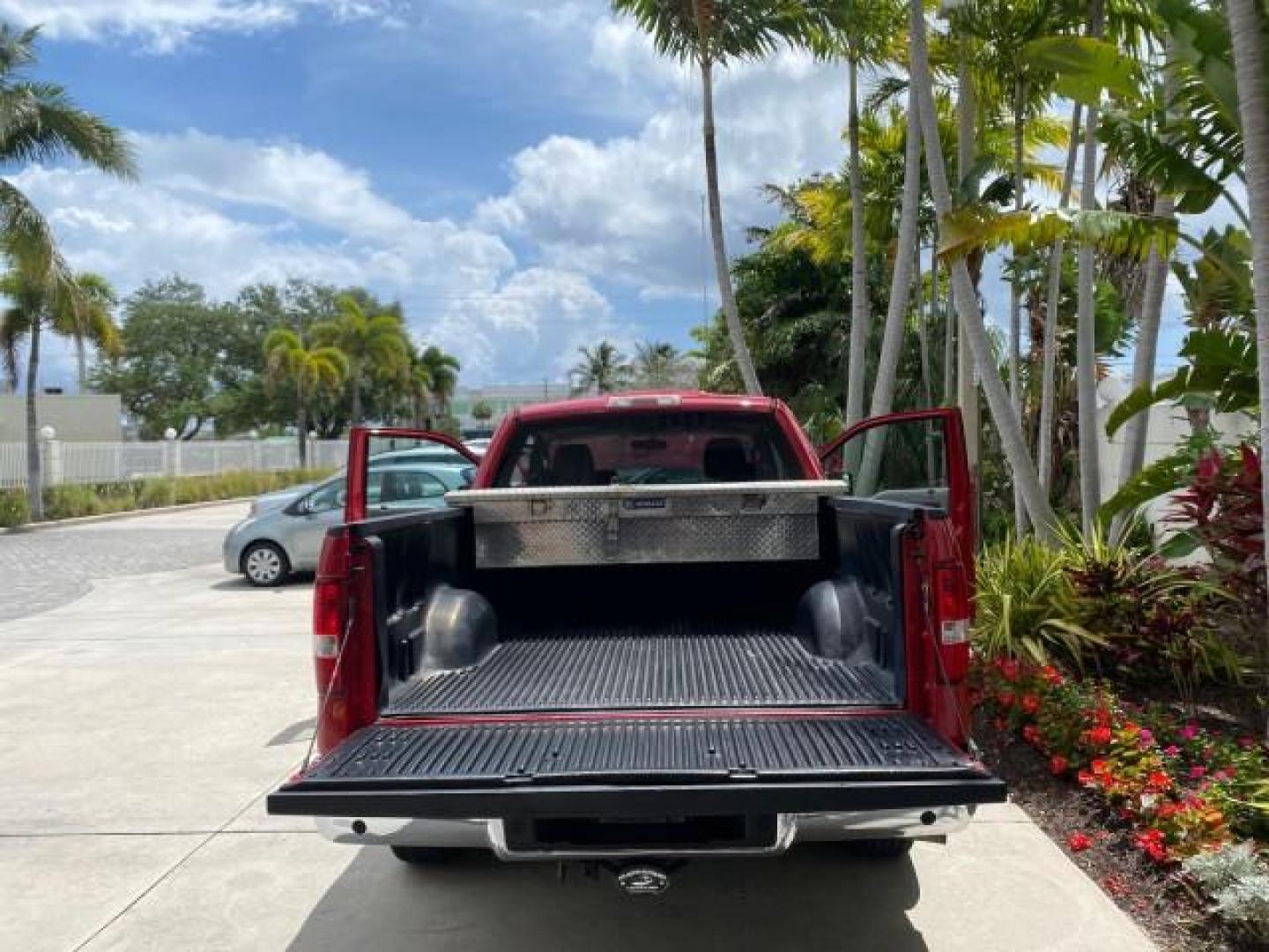 2006 Bright Red /Flint Ford F-150 XLT 4.6 V8 FL LOW MILES 72,936 (1FTRX12W76N) with an 4.6L EFI V8 Engine engine, Automatic transmission, located at 4701 North Dixie Hwy, Pompano Beach, FL, 33064, (954) 422-2889, 26.240938, -80.123474 - OUR WEBPAGE FLORIDACARS1.COM HAS OVER 100 PHOTOS AND FREE CARFAX LINK 2006 Ford F-150 XLT 4 Door Extended Cab Pickup 4.6L V8 F Gasoline 19 MPG Rear Wheel Drive Features ABS Brakes Air Conditioning AM/FM Stereo Automatic Transmission Bed Liner CD Audio Cloth Seats Cruise Control Power Locks Power Mir - Photo#16