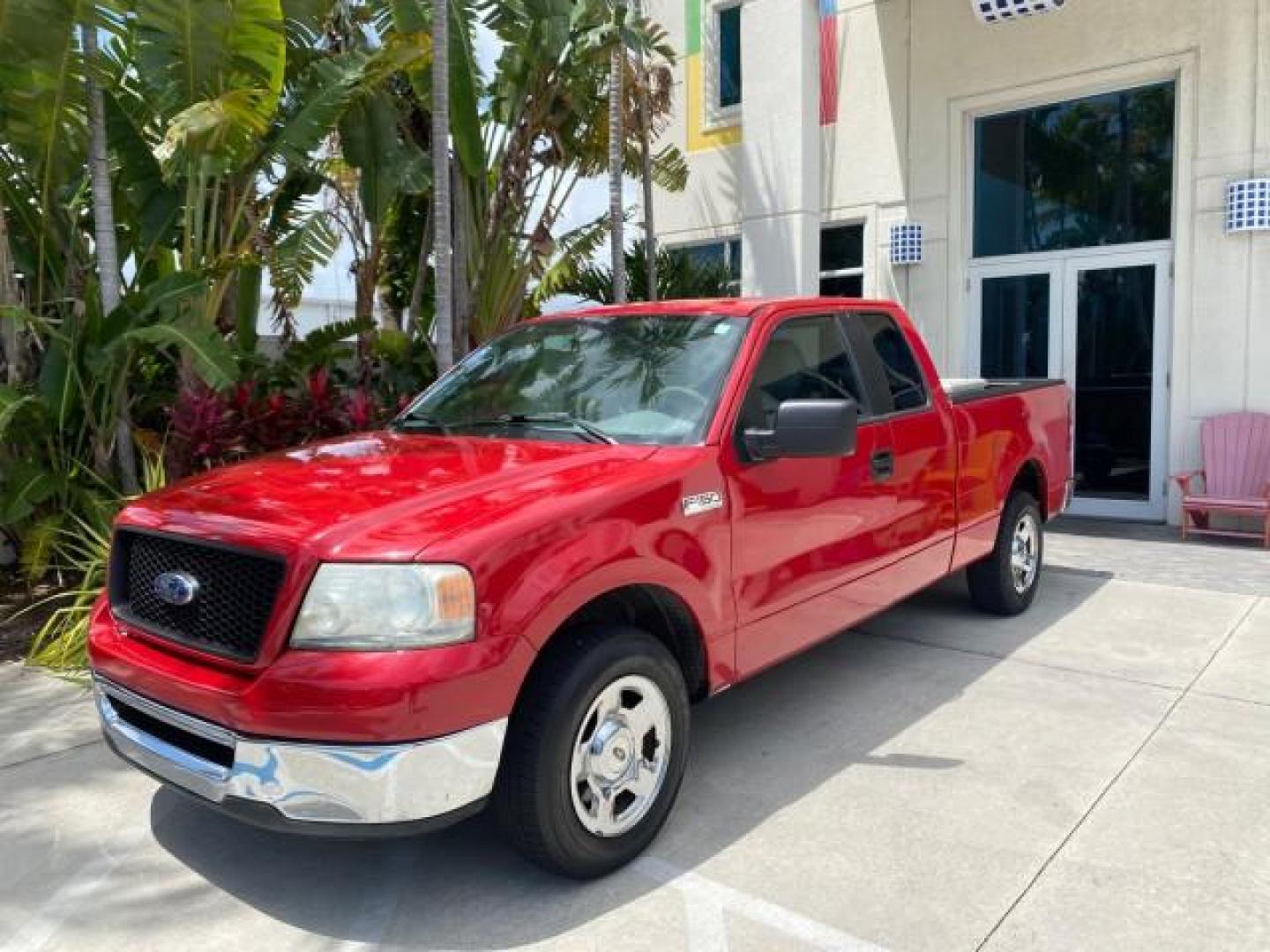 2006 Bright Red /Flint Ford F-150 XLT 4.6 V8 FL LOW MILES 72,936 (1FTRX12W76N) with an 4.6L EFI V8 Engine engine, Automatic transmission, located at 4701 North Dixie Hwy, Pompano Beach, FL, 33064, (954) 422-2889, 26.240938, -80.123474 - OUR WEBPAGE FLORIDACARS1.COM HAS OVER 100 PHOTOS AND FREE CARFAX LINK 2006 Ford F-150 XLT 4 Door Extended Cab Pickup 4.6L V8 F Gasoline 19 MPG Rear Wheel Drive Features ABS Brakes Air Conditioning AM/FM Stereo Automatic Transmission Bed Liner CD Audio Cloth Seats Cruise Control Power Locks Power Mir - Photo#29