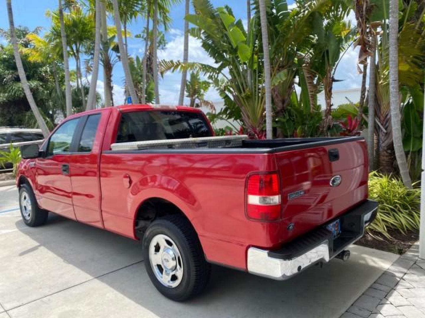 2006 Bright Red /Flint Ford F-150 XLT 4.6 V8 FL LOW MILES 72,936 (1FTRX12W76N) with an 4.6L EFI V8 Engine engine, Automatic transmission, located at 4701 North Dixie Hwy, Pompano Beach, FL, 33064, (954) 422-2889, 26.240938, -80.123474 - OUR WEBPAGE FLORIDACARS1.COM HAS OVER 100 PHOTOS AND FREE CARFAX LINK 2006 Ford F-150 XLT 4 Door Extended Cab Pickup 4.6L V8 F Gasoline 19 MPG Rear Wheel Drive Features ABS Brakes Air Conditioning AM/FM Stereo Automatic Transmission Bed Liner CD Audio Cloth Seats Cruise Control Power Locks Power Mir - Photo#34