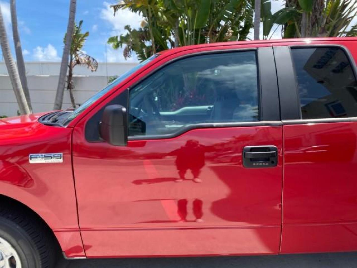 2006 Bright Red /Flint Ford F-150 XLT 4.6 V8 FL LOW MILES 72,936 (1FTRX12W76N) with an 4.6L EFI V8 Engine engine, Automatic transmission, located at 4701 North Dixie Hwy, Pompano Beach, FL, 33064, (954) 422-2889, 26.240938, -80.123474 - OUR WEBPAGE FLORIDACARS1.COM HAS OVER 100 PHOTOS AND FREE CARFAX LINK 2006 Ford F-150 XLT 4 Door Extended Cab Pickup 4.6L V8 F Gasoline 19 MPG Rear Wheel Drive Features ABS Brakes Air Conditioning AM/FM Stereo Automatic Transmission Bed Liner CD Audio Cloth Seats Cruise Control Power Locks Power Mir - Photo#37