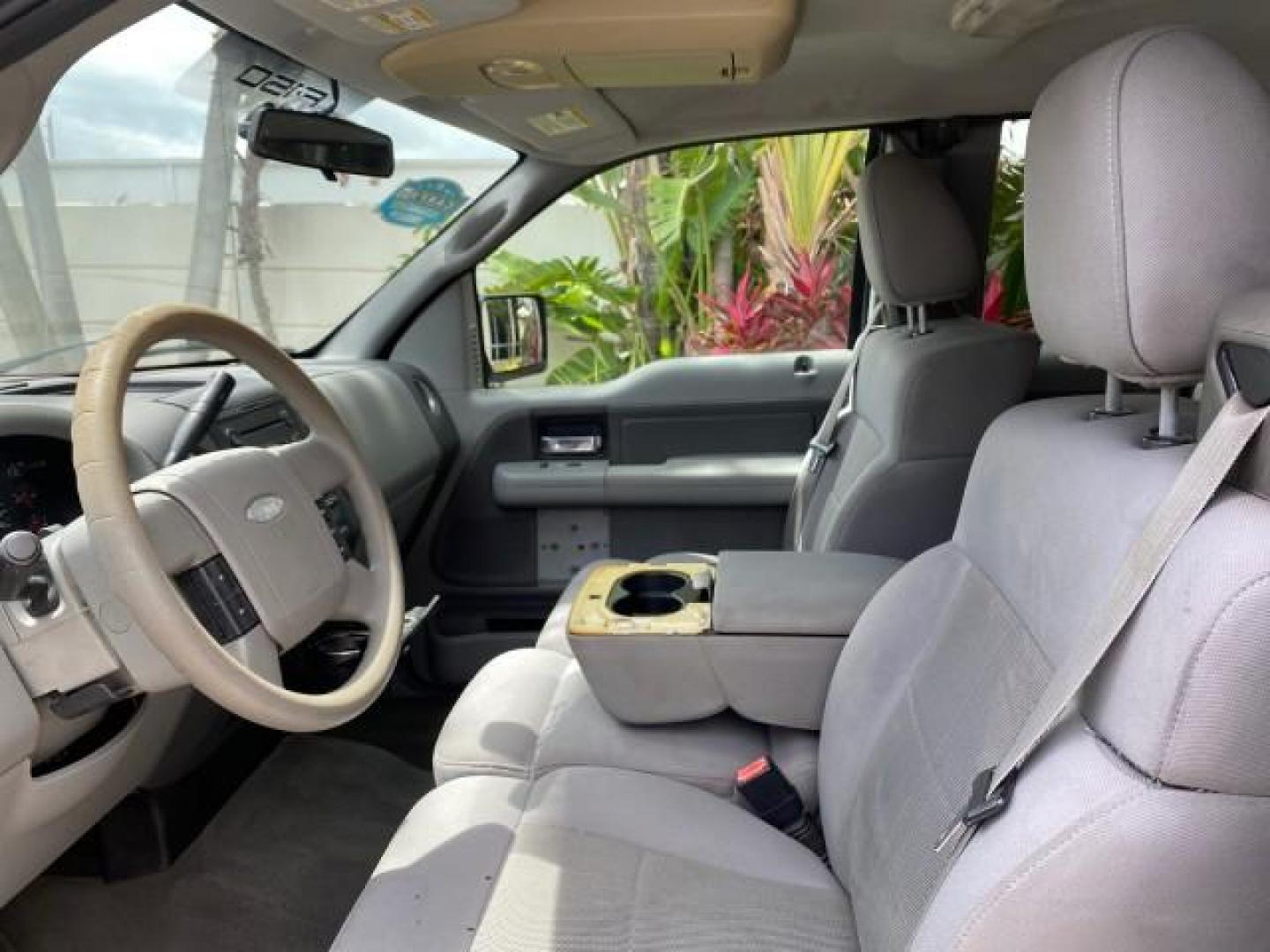 2006 Bright Red /Flint Ford F-150 XLT 4.6 V8 FL LOW MILES 72,936 (1FTRX12W76N) with an 4.6L EFI V8 Engine engine, Automatic transmission, located at 4701 North Dixie Hwy, Pompano Beach, FL, 33064, (954) 422-2889, 26.240938, -80.123474 - OUR WEBPAGE FLORIDACARS1.COM HAS OVER 100 PHOTOS AND FREE CARFAX LINK 2006 Ford F-150 XLT 4 Door Extended Cab Pickup 4.6L V8 F Gasoline 19 MPG Rear Wheel Drive Features ABS Brakes Air Conditioning AM/FM Stereo Automatic Transmission Bed Liner CD Audio Cloth Seats Cruise Control Power Locks Power Mir - Photo#44