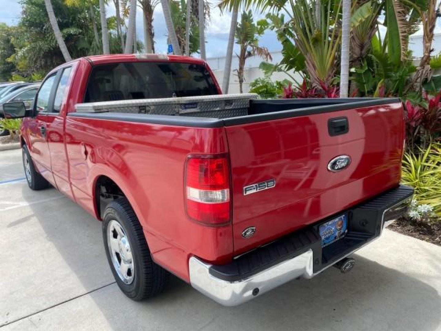 2006 Bright Red /Flint Ford F-150 XLT 4.6 V8 FL LOW MILES 72,936 (1FTRX12W76N) with an 4.6L EFI V8 Engine engine, Automatic transmission, located at 4701 North Dixie Hwy, Pompano Beach, FL, 33064, (954) 422-2889, 26.240938, -80.123474 - OUR WEBPAGE FLORIDACARS1.COM HAS OVER 100 PHOTOS AND FREE CARFAX LINK 2006 Ford F-150 XLT 4 Door Extended Cab Pickup 4.6L V8 F Gasoline 19 MPG Rear Wheel Drive Features ABS Brakes Air Conditioning AM/FM Stereo Automatic Transmission Bed Liner CD Audio Cloth Seats Cruise Control Power Locks Power Mir - Photo#81