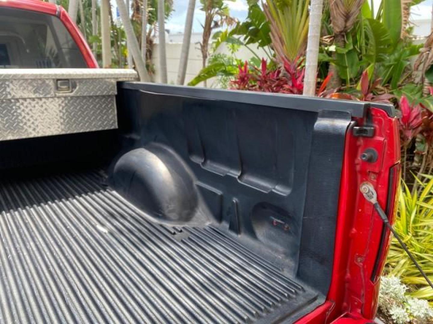 2006 Bright Red /Flint Ford F-150 XLT 4.6 V8 FL LOW MILES 72,936 (1FTRX12W76N) with an 4.6L EFI V8 Engine engine, Automatic transmission, located at 4701 North Dixie Hwy, Pompano Beach, FL, 33064, (954) 422-2889, 26.240938, -80.123474 - OUR WEBPAGE FLORIDACARS1.COM HAS OVER 100 PHOTOS AND FREE CARFAX LINK 2006 Ford F-150 XLT 4 Door Extended Cab Pickup 4.6L V8 F Gasoline 19 MPG Rear Wheel Drive Features ABS Brakes Air Conditioning AM/FM Stereo Automatic Transmission Bed Liner CD Audio Cloth Seats Cruise Control Power Locks Power Mir - Photo#91